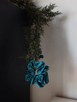 Load image into Gallery viewer, Jumbo Silk Scrunchie Emerald Blue

